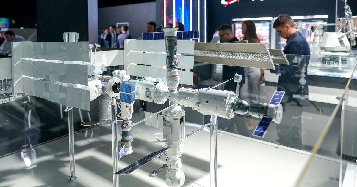 Заместитель роскосмоса. Роскосмос. Ельчанинов Роскосмос. Российские космические аппараты. Директор Роскосмоса