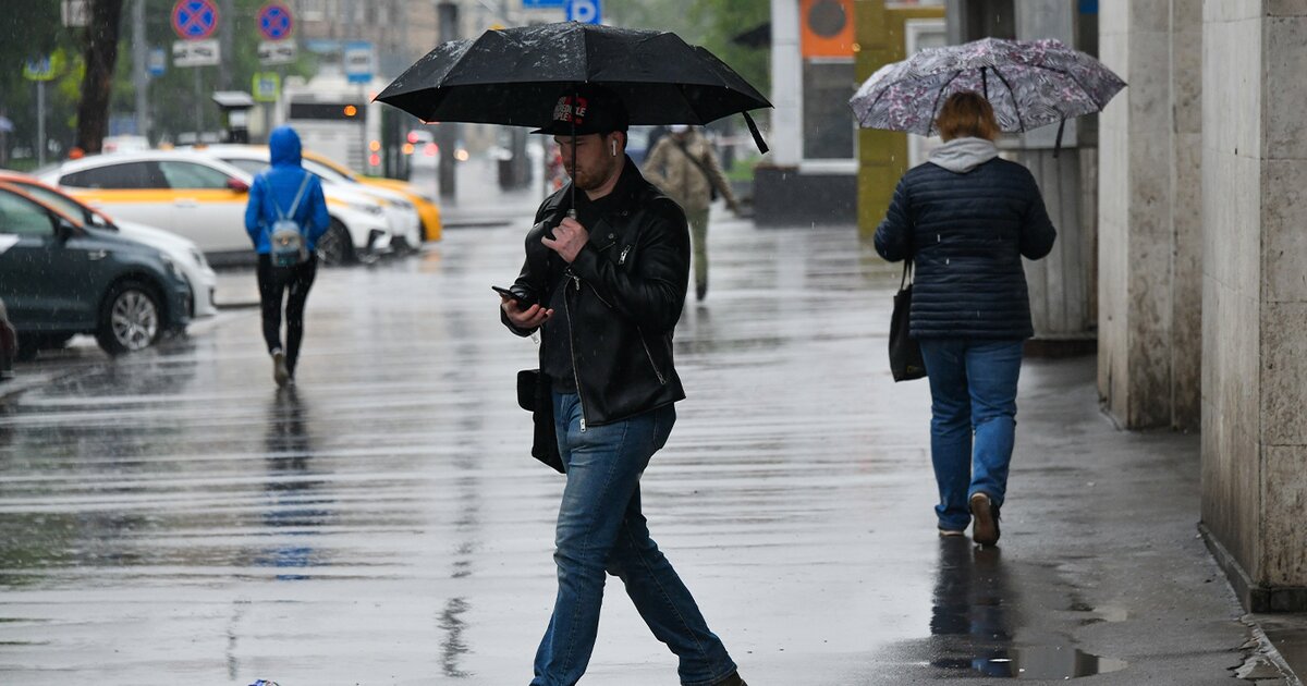 Дождь в Москве. Погода дождь. Дождь в Москве сейчас. Дождь с ветром в Москве.