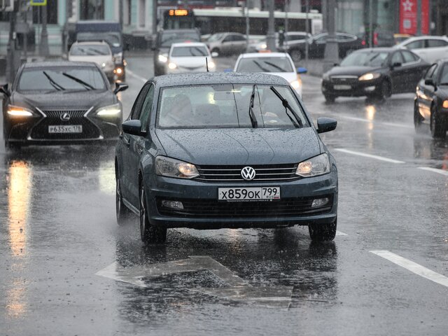 Московских водителей призвали к осторожности на дорогах из-за непогоды