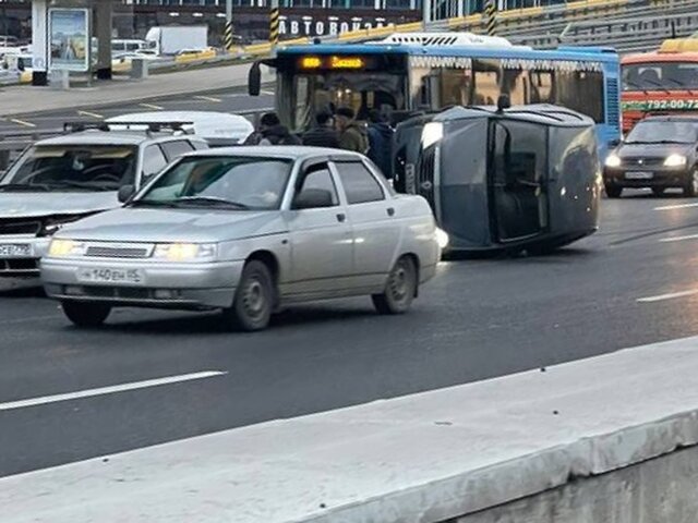 Три автомобиля столкнулись на МКАД у развязки с Бесединским шоссе