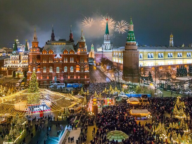 Более 70% россиян поддержали отмену новогодних мероприятий в 2022 году – ВЦИОМ