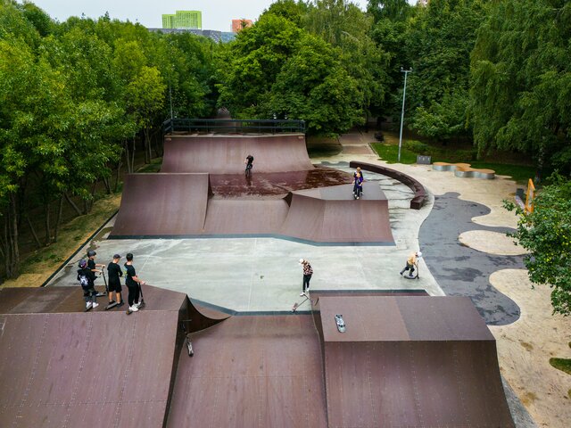 Новый скейт-парк открылся в парке 60-летия Октября на западе Москвы