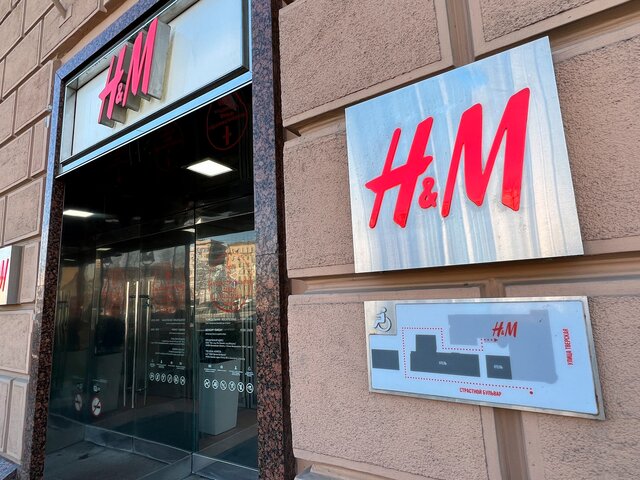 Эксперт не исключил, что H&M может продолжить работу в РФ