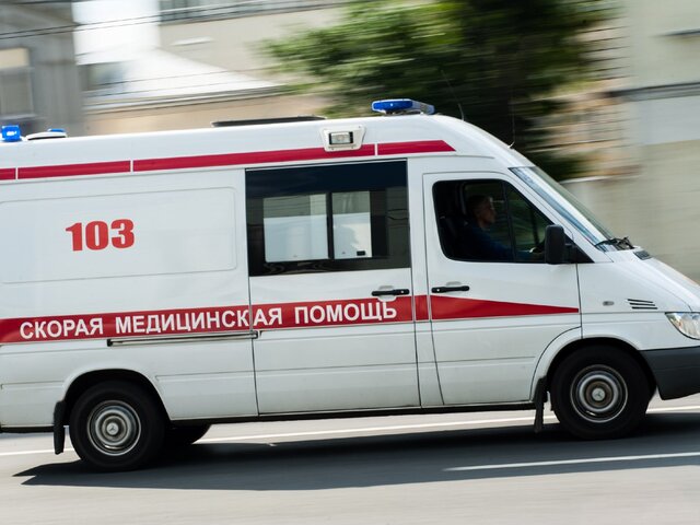 Один человек погиб при столкновении автомобиля и грузовика в Ленобласти