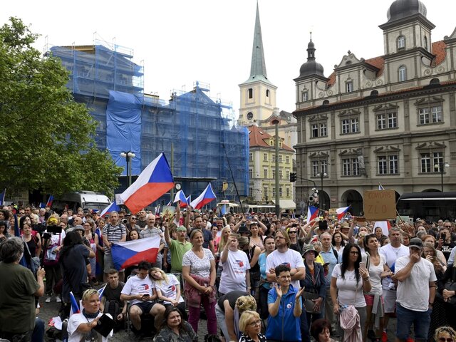 Более 70 тысяч человек вышли на митинг в Праге из-за роста цен на газ