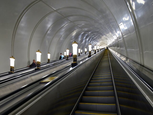 Эскалаторы поочередно отремонтируют на станции метро 