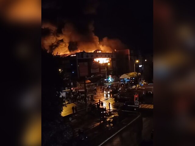 Пожар на некрасовке орел. Тц меркурий уфа пожар. Пожар в коттедже. Пожар фото. Охранники в белгородском сити молле.