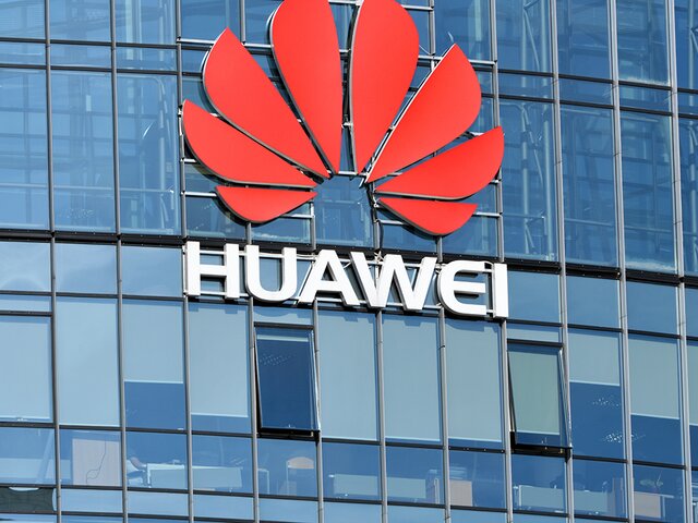 Huawei закрывает торговые точки в России – СМИ