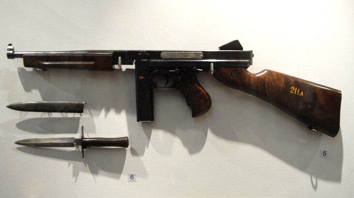 ал капоне неизвестная история мафии. nBkSUhL2hFcmkcu2PqzJrMCqzJ3z8Zii1SLFh fH nKUPXuaDyXTjHou4MVO6BCVoZKf9GqVe5Q CPawk214LyWK9G1N5ho=HRikddOMuqwIXjnyLu78Sw. ал капоне неизвестная история мафии фото. ал капоне неизвестная история мафии-nBkSUhL2hFcmkcu2PqzJrMCqzJ3z8Zii1SLFh fH nKUPXuaDyXTjHou4MVO6BCVoZKf9GqVe5Q CPawk214LyWK9G1N5ho=HRikddOMuqwIXjnyLu78Sw. картинка ал капоне неизвестная история мафии. картинка nBkSUhL2hFcmkcu2PqzJrMCqzJ3z8Zii1SLFh fH nKUPXuaDyXTjHou4MVO6BCVoZKf9GqVe5Q CPawk214LyWK9G1N5ho=HRikddOMuqwIXjnyLu78Sw. Альфонсо Капоне родился 17 января 1899 года в многодетной семье итальянских иммигрантов. Учится мальчик не любил, учителя его раздражали и на одного из них, он в итоге напал. Вскоре из школы его исключили за хулиганство. Почувствовав свободу, он стал членом банды Нью-Йорка, которая крышевала игорный бизнес. ал капоне неизвестная история мафии. nBkSUhL2hFcmkcu2PqzJrMCqzJ3z8Zii1SLFh fH nKUPXuaDyXTjHou4MVO6BCVoZKf9GqVe5Q CPawk214LyWK9G1N5ho=HRikddOMuqwIXjnyLu78Sw. ал капоне неизвестная история мафии фото. ал капоне неизвестная история мафии-nBkSUhL2hFcmkcu2PqzJrMCqzJ3z8Zii1SLFh fH nKUPXuaDyXTjHou4MVO6BCVoZKf9GqVe5Q CPawk214LyWK9G1N5ho=HRikddOMuqwIXjnyLu78Sw. картинка ал капоне неизвестная история мафии. картинка nBkSUhL2hFcmkcu2PqzJrMCqzJ3z8Zii1SLFh fH nKUPXuaDyXTjHou4MVO6BCVoZKf9GqVe5Q CPawk214LyWK9G1N5ho=HRikddOMuqwIXjnyLu78Sw. Альфонсо Капоне родился 17 января 1899 года в многодетной семье итальянских иммигрантов. Учится мальчик не любил, учителя его раздражали и на одного из них, он в итоге напал. Вскоре из школы его исключили за хулиганство. Почувствовав свободу, он стал членом банды Нью-Йорка, которая крышевала игорный бизнес.