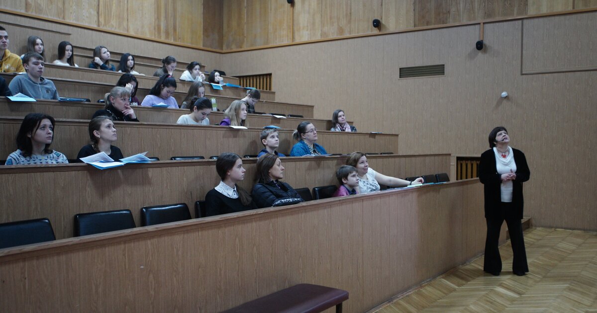Последний курс в институте. Студентки в аудитории. Последний курс в институте. Мгу курсы для школьников. Последний курс в институте.