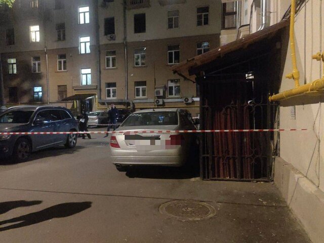 Неизвестный застрелил мужчину в центре Москвы