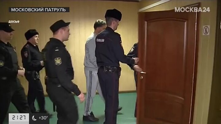 Полиция авто задержание. Задержан перевозчик. Задержан перевозчик. Номер номер таксиста в саратове. Превышение скорости задержание.