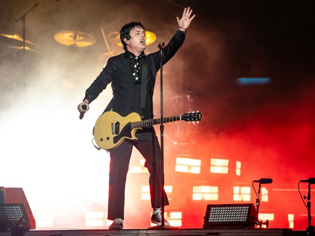 Лидер Green Day откажется от гражданства США после решения Верховного суда по абортам