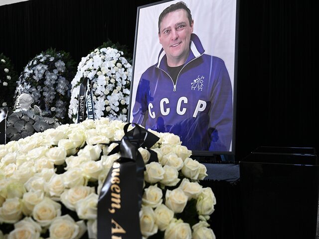 Более 10 тысяч человек пришли на прощание с Юрием Шатуновым на Троекуровское кладбище
