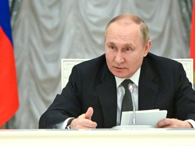 Путин назвал сохранение занятости в автопроме наиболее важной задачей властей РФ