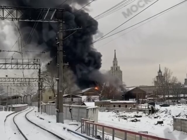 Пожар произошел в районе Ленинградского вокзала в Москве