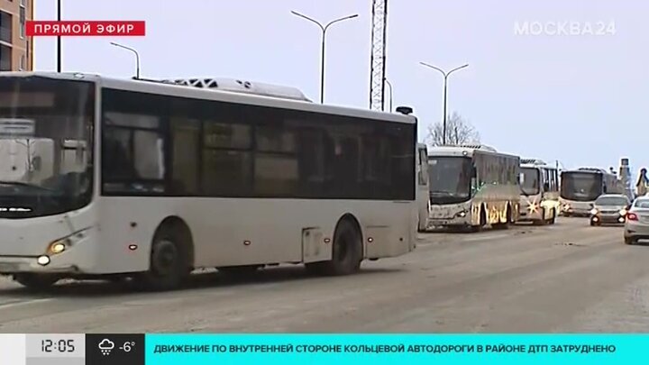 Пригород лесное автобусы. Автобус Московского Торпедо. Общественный транспорт Москвы лучший в мире. Пригород Лесное очередь на автобус.