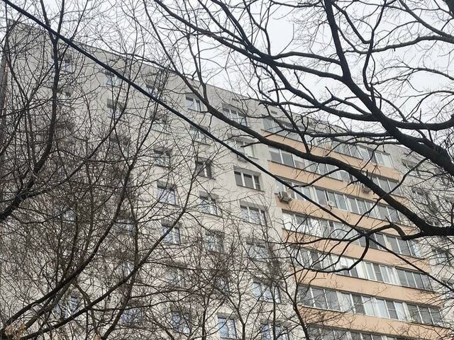Пятилетняя девочка упала с 11 этажа жилого дома на западе столицы