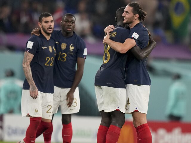 Сборная Франции стала первой командой, вышедшей в плей-офф ЧМ по футболу