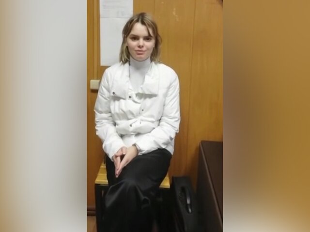 В Москве арестовали девушку, которая разделась до нижнего белья в метро