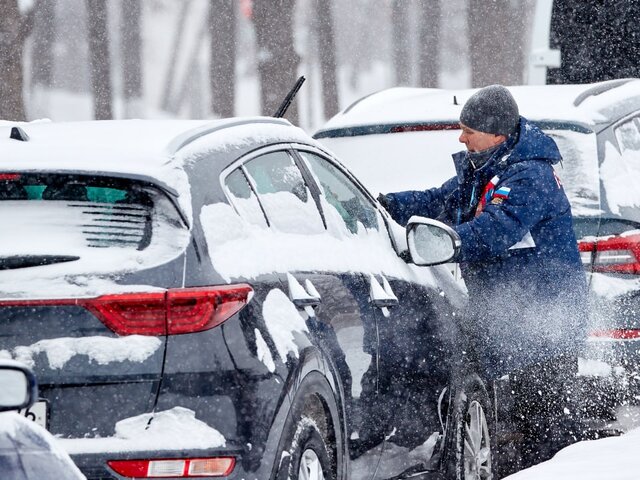 Автомобилистам Москвы объяснили, как подготовить машину к ледяному дождю