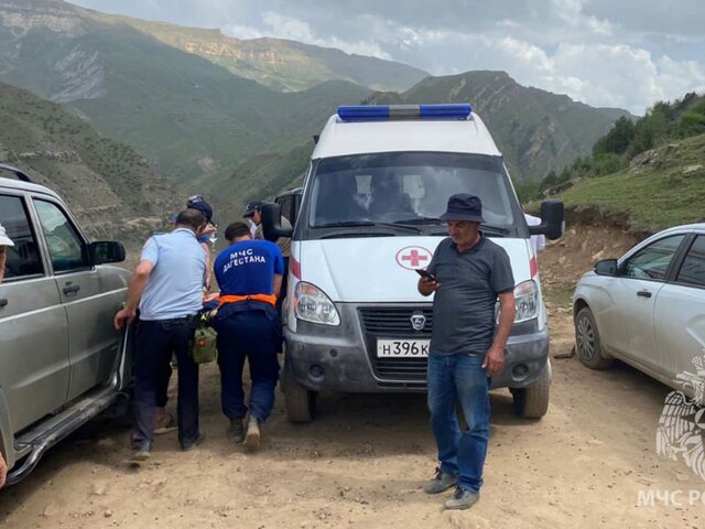 Подруга упавшей с обрыва в Дагестане рассказала, что туристка не делала селфи в момент ЧП