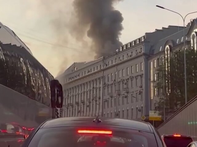 Пожар произошел в доме начала XX века в центре Москвы