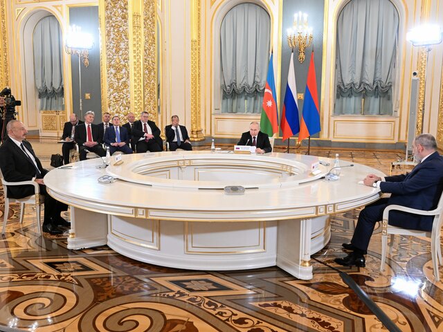 Путин заявил, что ситуация по Нагорному Карабаху развивается в сторону урегулирования