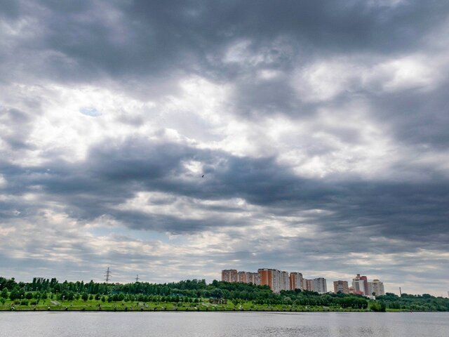 Синоптик предупредил о понижении температуры в Москве в эти выходные