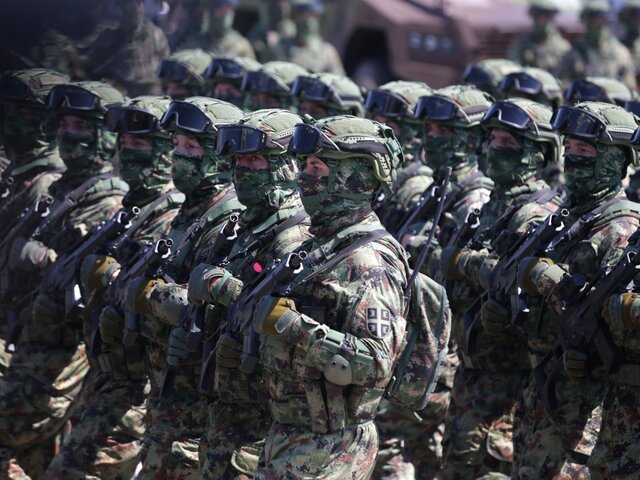 Глава Минобороны Сербии подтвердил выдвижение армии в сторону Косова