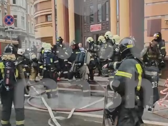 Свыше 50 человек эвакуировали из театра Et Cetera в центре Москвы из-за задымления