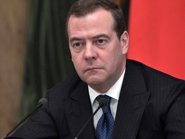 Медведев заявил, что Зеленский может закончить самоубийством