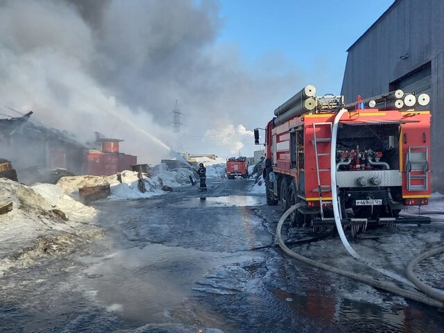 Пожарные локализовали возгорание на складах в Норильске