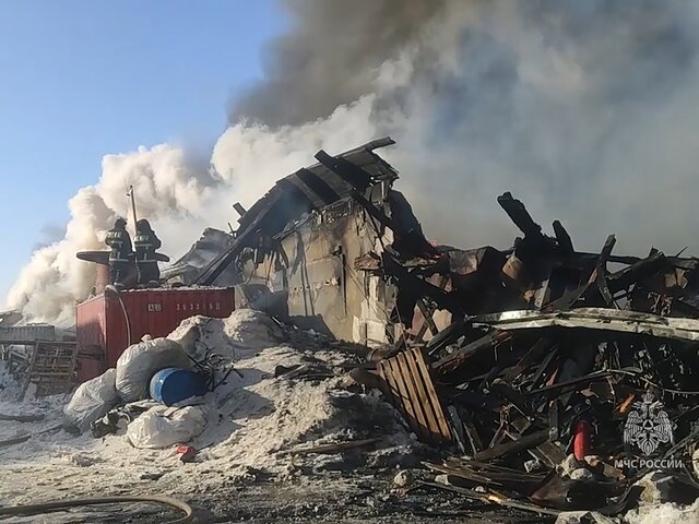 Площадь пожара на складах в Норильске выросла до 4 тыс 