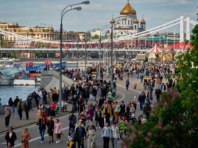 Собянин заявил, что почти 2 млн туристов посетили Москву на майских праздниках