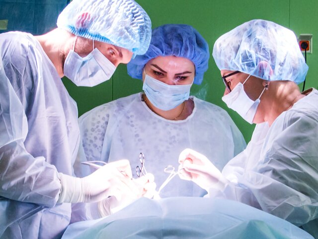 Московские кардиохирурги впервые провели операцию на сердце при помощи донорских тканей