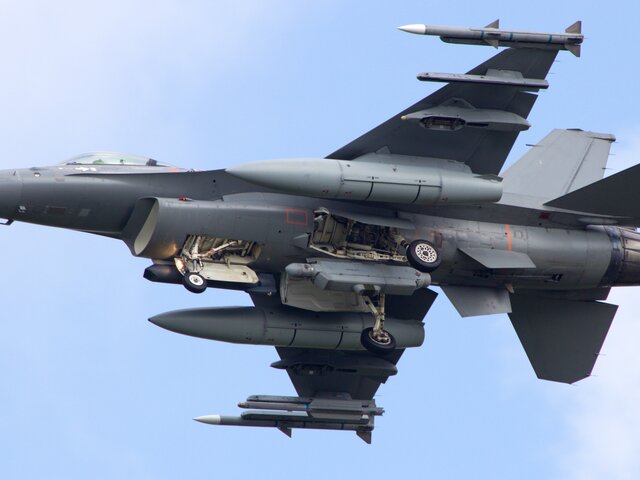 Киев не получит современные модификации истребителей F-16 – эксперт