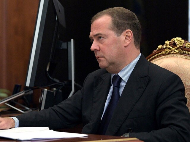 Медведев заявил, что США должны компенсировать разрушения 