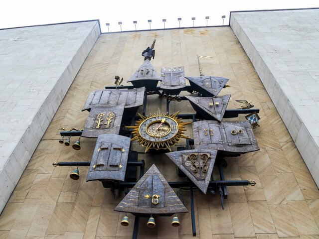 Часы на фасаде театра кукол имени Образцова будут отреставрированы впервые за 53 года