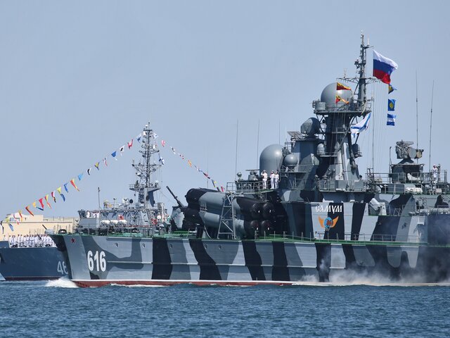 Губернатор Севастополя заявил, что громкие звуки в городе связаны с учениями флота