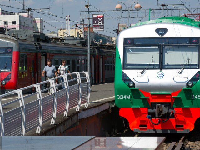 Поезда Савеловского направления МЖД задерживаются из-за зацепера