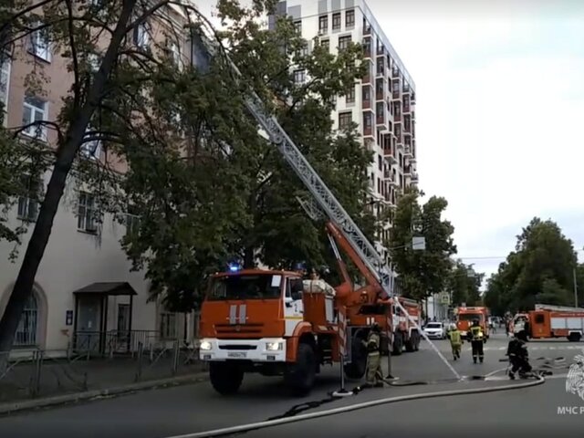 Крупный пожар в жилом доме в Казани локализован