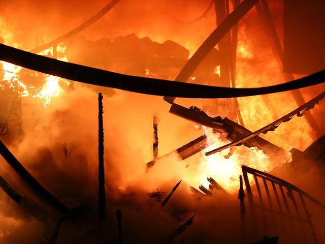 В Киеве после серии взрывов был разрушен склад в результате пожара