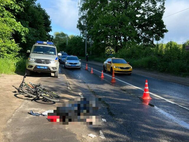 Водитель автомобиля насмерть сбил подростка на велосипеде на севере Москвы