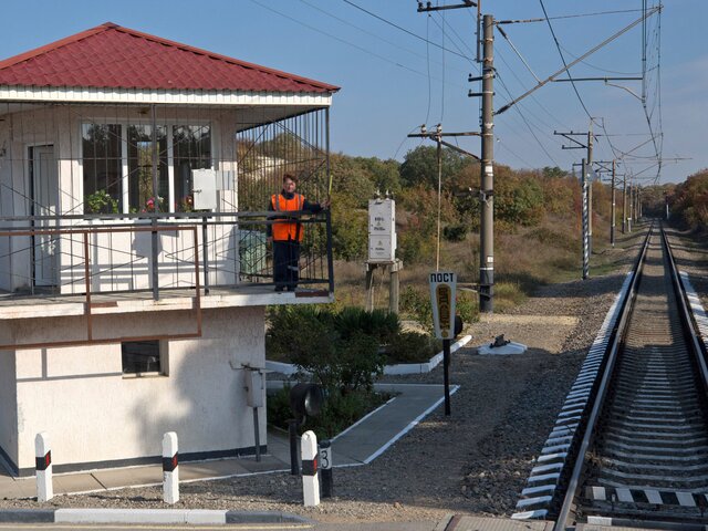 Движение поездов на железнодорожном участке в Крыму восстановили