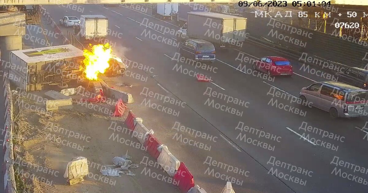 Газель загорелась после аварии Газель загорелась после аварии