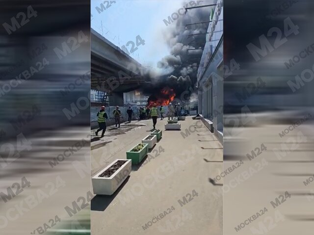 Мусор загорелся на территории строящегося ЖК на Каширском шоссе