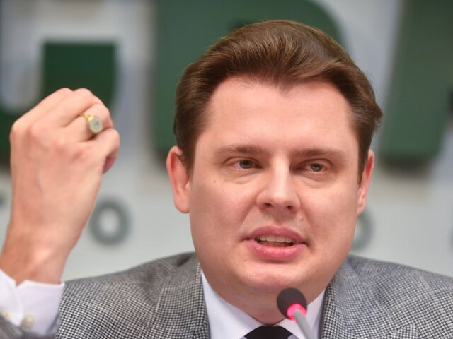 Понасенков заявил, что хочет подать иск на пристававшего прохожего за оскорбления