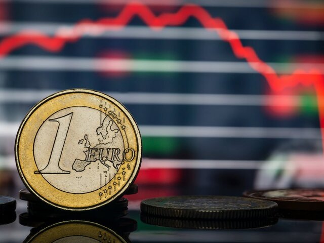Эксперт объяснил рост курса евро выше 90 рублей