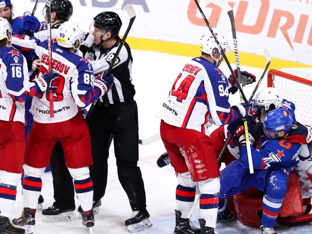 Хоккеисты СКА и ЦСКА подрались после пятого матча финала Западной конференции КХЛ